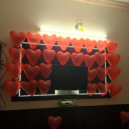Hotel Kamal Lucknow Buitenkant foto