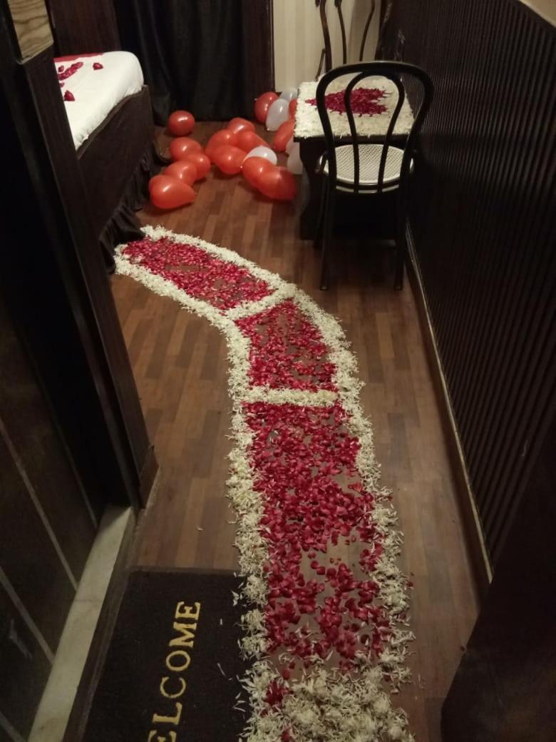 Hotel Kamal Lucknow Buitenkant foto