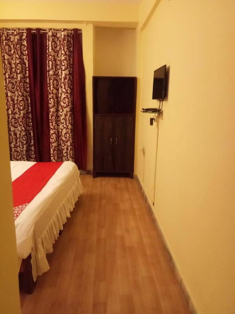 Hotel Kamal Lucknow Buitenkant foto