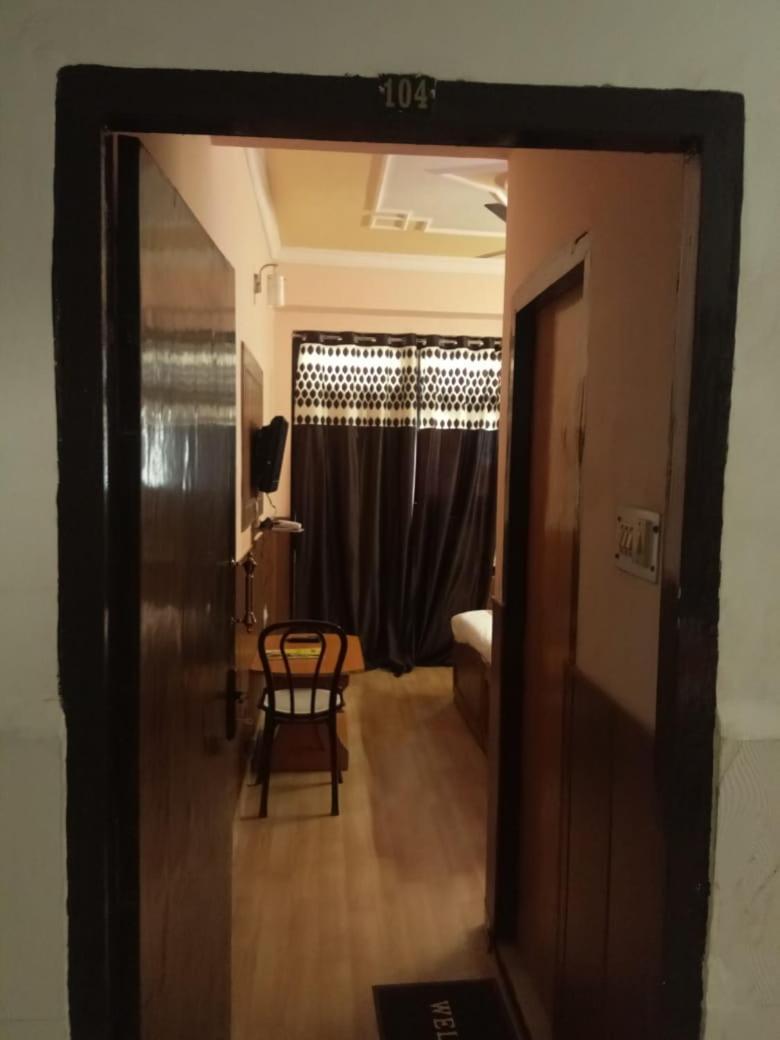 Hotel Kamal Lucknow Buitenkant foto